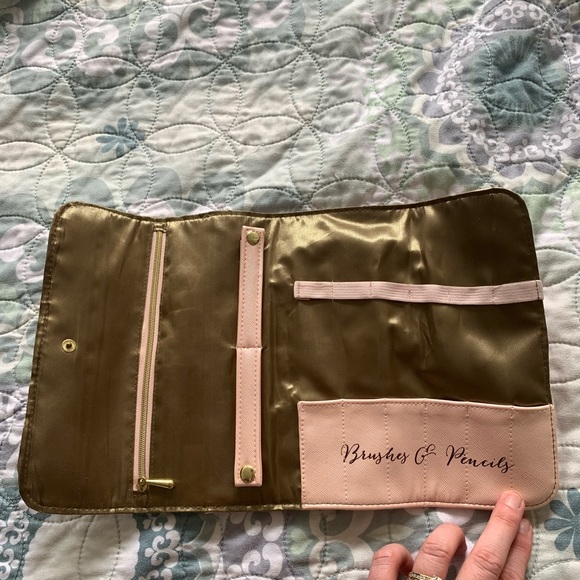 Wallets - Picture 14 of 16